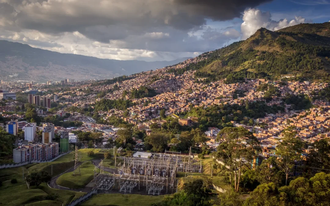 Descubre a los Impresionantes Guardianes Verdes de Medellín: Los 7 Cerros de la Capital Antioqueña