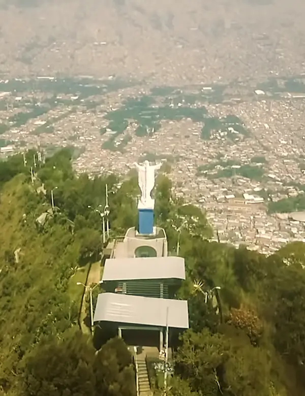 Conoce los Guardianes Verdes de Medellin 7 cerros en la Capital Antioquena Cerro el Picacho Descubre a los Impresionantes Guardianes Verdes de Medellín: Los 7 Cerros de la Capital Antioqueña