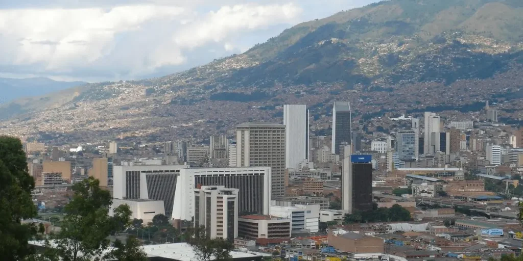 Territorio – Medellin la capital de la innovacion colombiana En 2024, La Asomadera, Un mirador impresionante en el cerro El Salvador Medellín La Asomadera